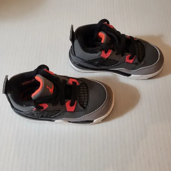 Nike Air Jordan 4 Retro Kids Black,Gray&amp; Red Sneakers Size 7c