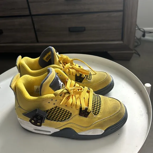 Nike Air Jordan 4 “Retro Lightening”2021