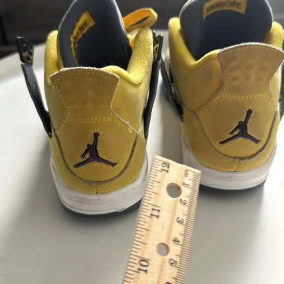 Nike Air Jordan 4 “Retro Lightening”2021