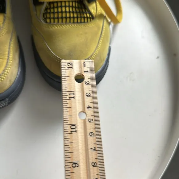 Nike Air Jordan 4 “Retro Lightening”2021