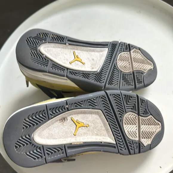 Nike Air Jordan 4 “Retro Lightening”2021