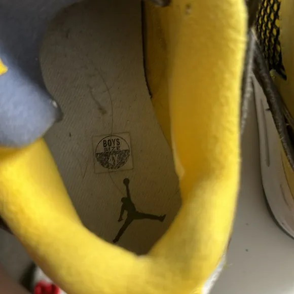 Nike Air Jordan 4 “Retro Lightening”2021