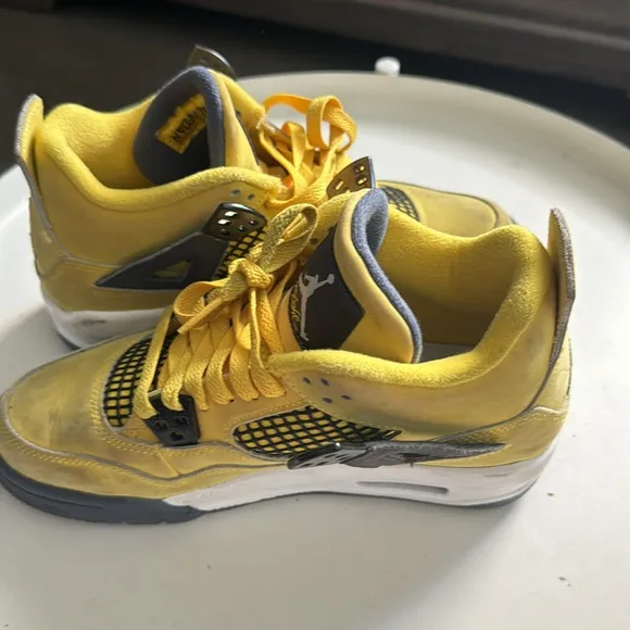 Nike Air Jordan 4 “Retro Lightening”2021