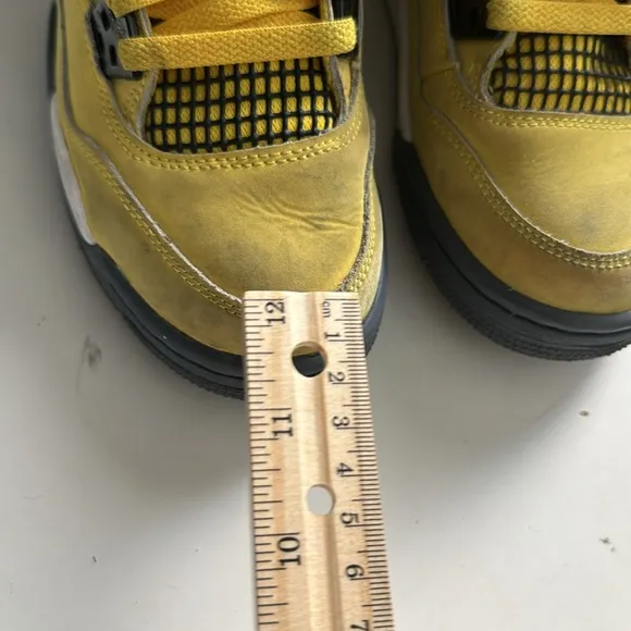 Nike Air Jordan 4 “Retro Lightening”2021