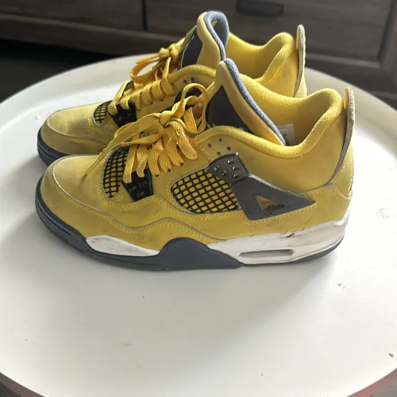 Nike Air Jordan 4 “Retro Lightening”2021