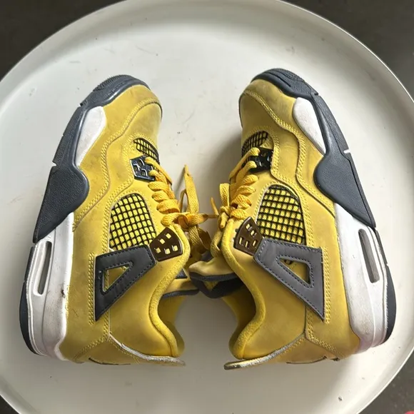 Nike Air Jordan 4 “Retro Lightening”2021