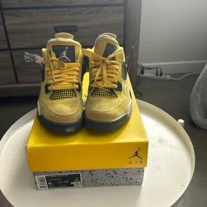 Nike Air Jordan 4 “Retro Lightening”2021