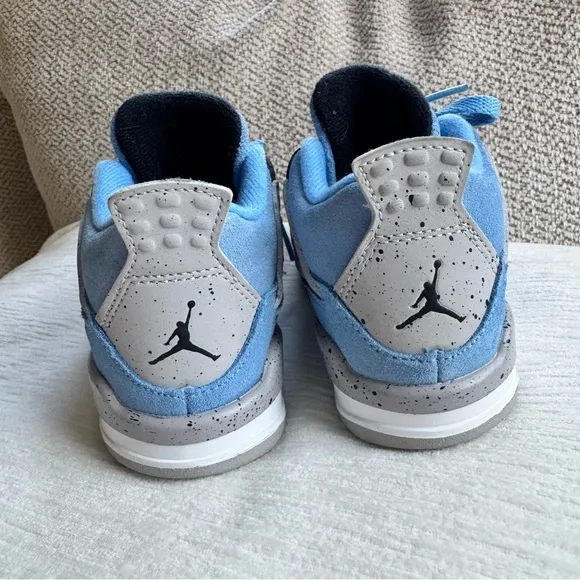 Nike Air Jordan 4 Retro University Blue size 9C
