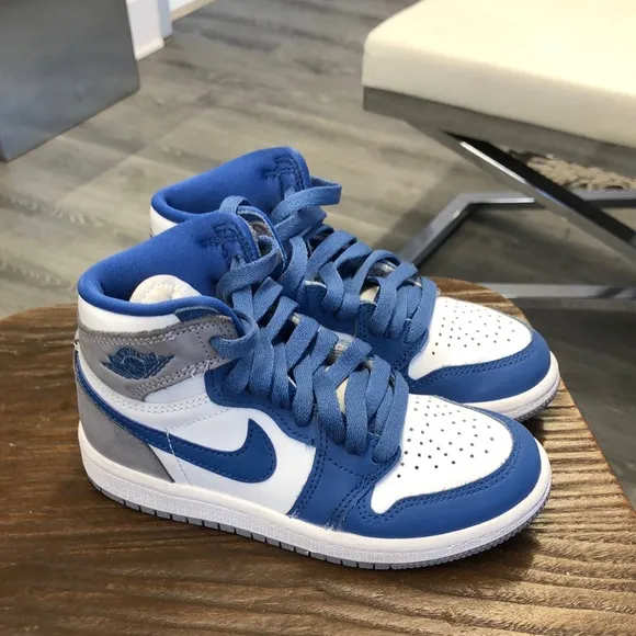 Nike Air Jordan Blue and White Sneakers(MWChub08)