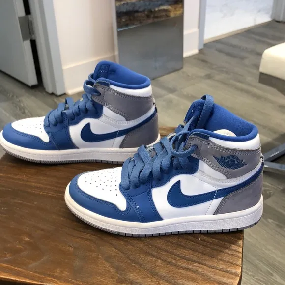Nike Air Jordan Blue and White Sneakers(MWChub08)