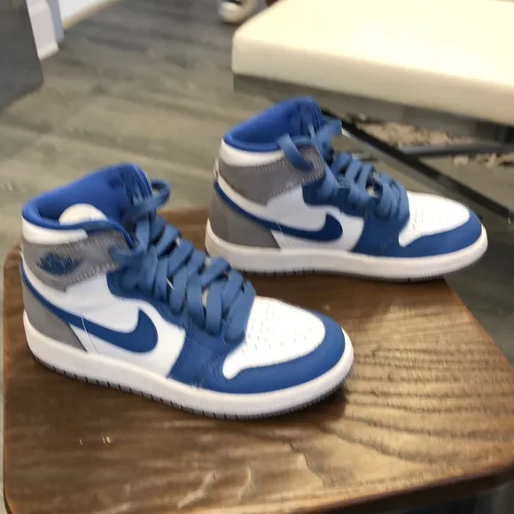 Nike Air Jordan Blue and White Sneakers(MWChub08)