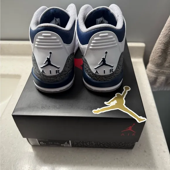 Nike Air Jordan Retro 3 - Navy Size 6 Youth
