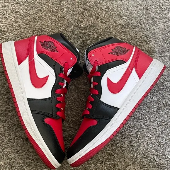 Nike Air Jordan Retro High - Red, Black, White