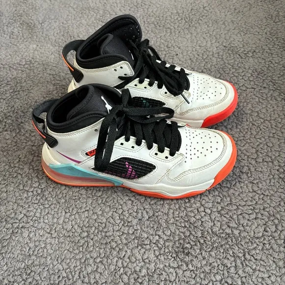 Nike air Jordan sneakers  kids 4Y black pink mars 270 mids streetwear casual
