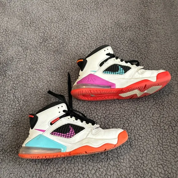Nike air Jordan sneakers  kids 4Y black pink mars 270 mids streetwear casual
