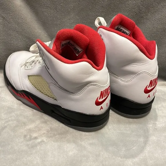NIKE AIR JORDAN V 5 RETRO SNEAKERS SIZE 10