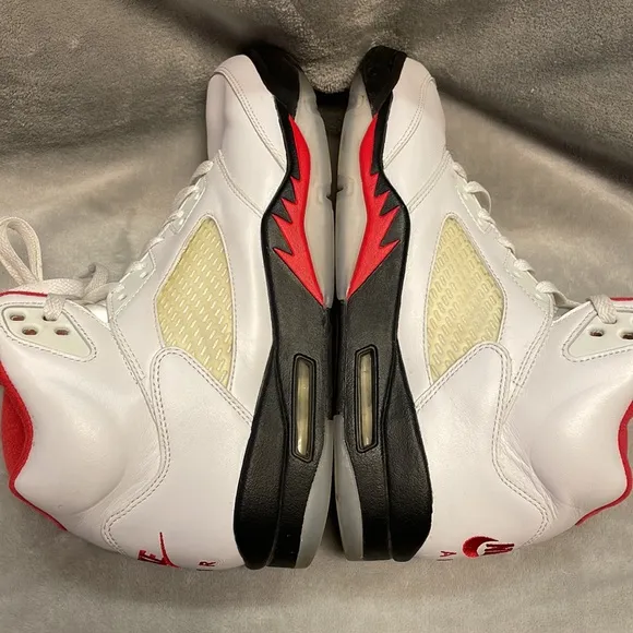 NIKE AIR JORDAN V 5 RETRO SNEAKERS SIZE 10