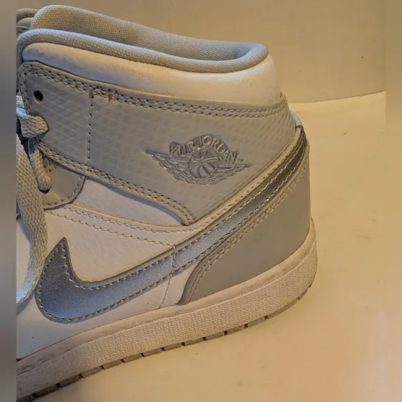 Nike Air Jordan White and Gray Sneakers size 7 in VGUC