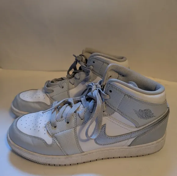 Nike Air Jordan White and Gray Sneakers size 7 in VGUC