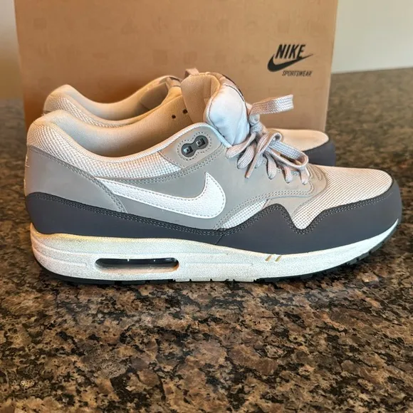 Nike air max 1 Gray and White Sneakers EUC 10.5