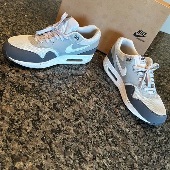 Nike air max 1 Gray and White Sneakers EUC 10.5