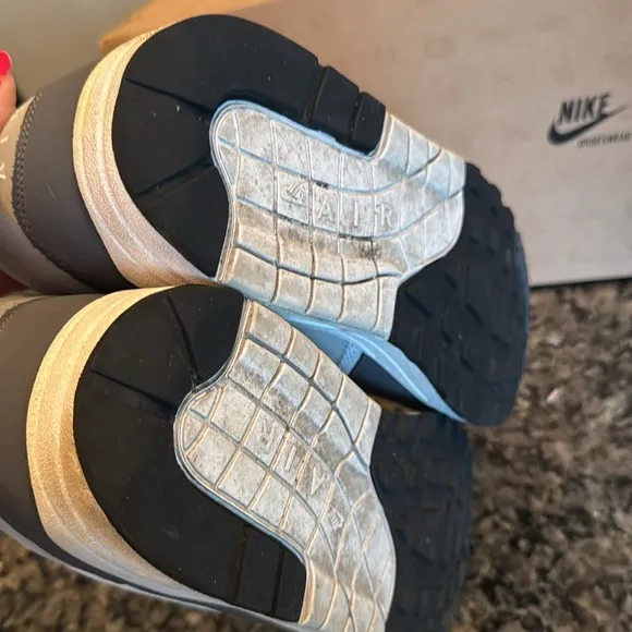Nike air max 1 Gray and White Sneakers EUC 10.5