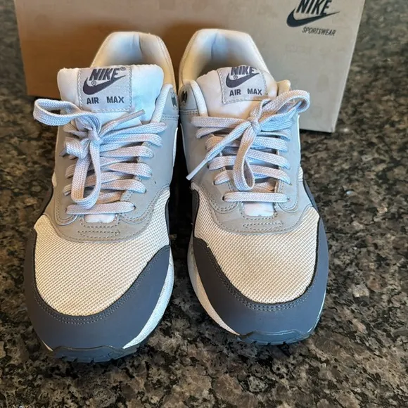 Nike air max 1 Gray and White Sneakers EUC 10.5