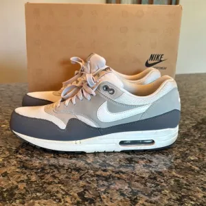 Nike air max 1 Gray and White Sneakers EUC 10.5