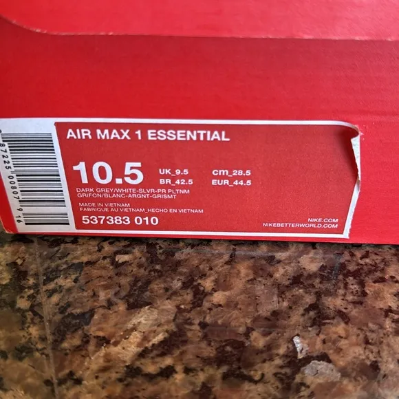 Nike air max 693325-601 Red and Black Sneakers EUC 11
