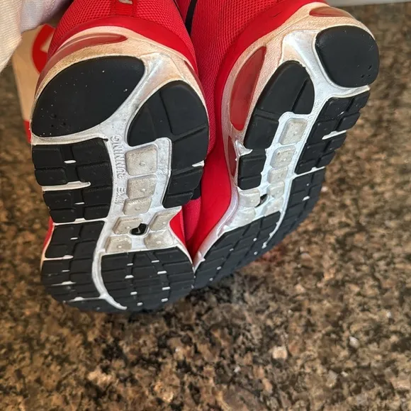 Nike air max 693325-601 Red and Black Sneakers EUC 11