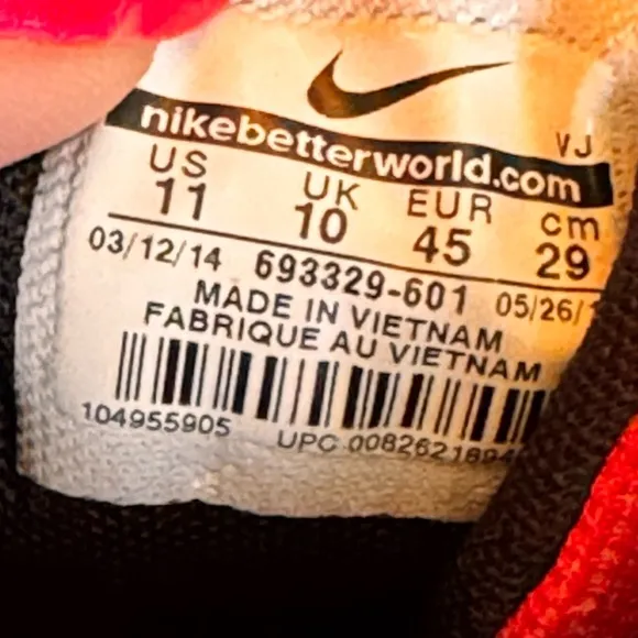 Nike air max 693325-601 Red and Black Sneakers EUC 11