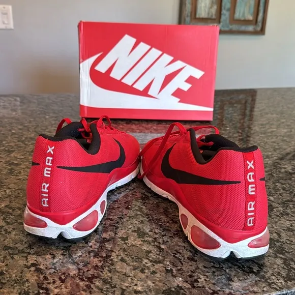 Nike air max 693325-601 Red and Black Sneakers EUC 11