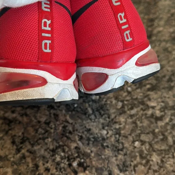 Nike air max 693325-601 Red and Black Sneakers EUC 11