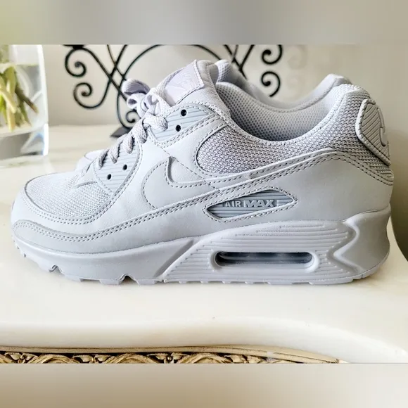 Nike Air Max 90 Sneakers Unisex Wolf Gray M 6.5/ W 8 NEW