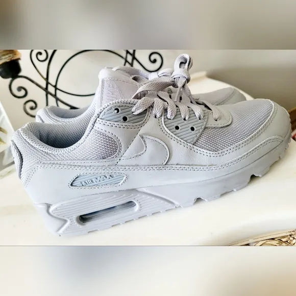 Nike Air Max 90 Sneakers Unisex Wolf Gray M 6.5/ W 8 NEW