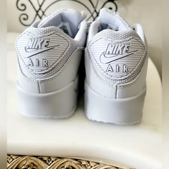 Nike Air Max 90 Sneakers Unisex Wolf Gray M 6.5/ W 8 NEW