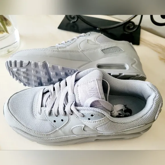Nike Air Max 90 Sneakers Unisex Wolf Gray M 6.5/ W 8 NEW