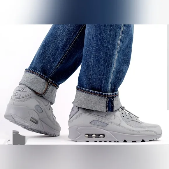 Nike Air Max 90 Sneakers Unisex Wolf Gray M 6.5/ W 8 NEW