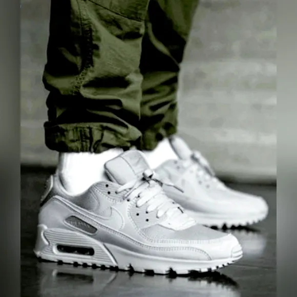 Nike Air Max 90 Sneakers Unisex Wolf Gray M 6.5/ W 8 NEW
