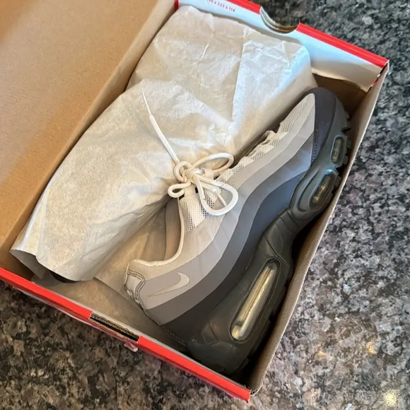Nike Air Max 95 No Sew White and Gray Sneakers EUC 10.5