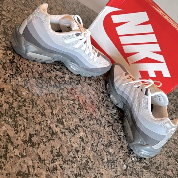 Nike Air Max 95 No Sew White and Gray Sneakers EUC 10.5