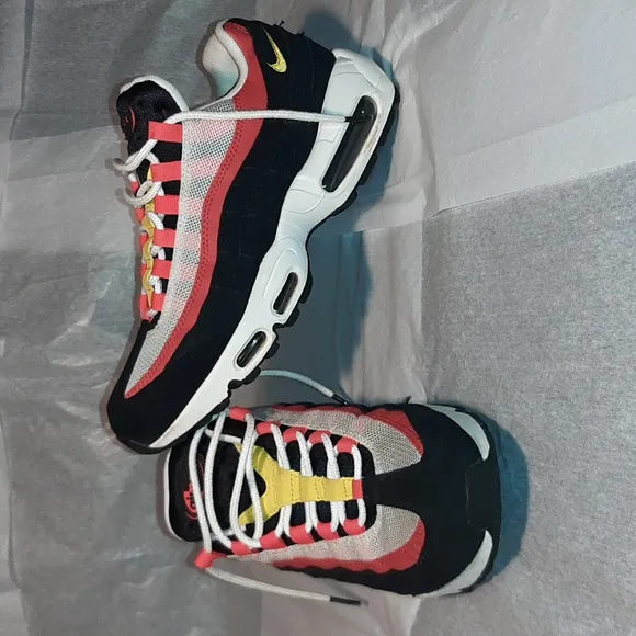 Nike Air Max 95 Retro OG Sneakers Men 8, Women 9.5.
