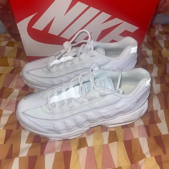 Nike air max White Sneakers 7 youth
