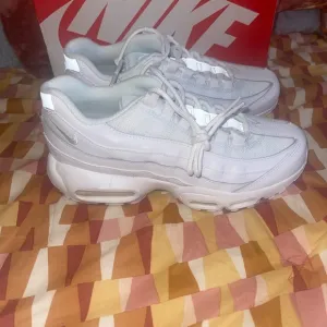 Nike air max White Sneakers 7 youth