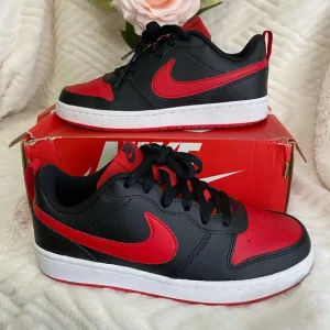 Nike Black and Red Sneakers SIZE 5Y(BIG BOY)