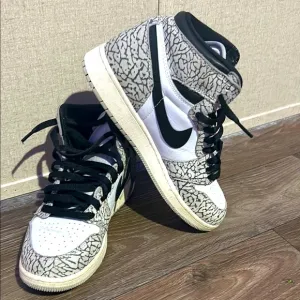 Nike Black and White Patterned Sneakers