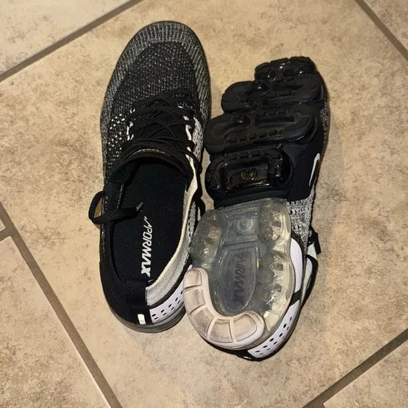 Nike Black and White Vapormax Flyknit Sneakers
