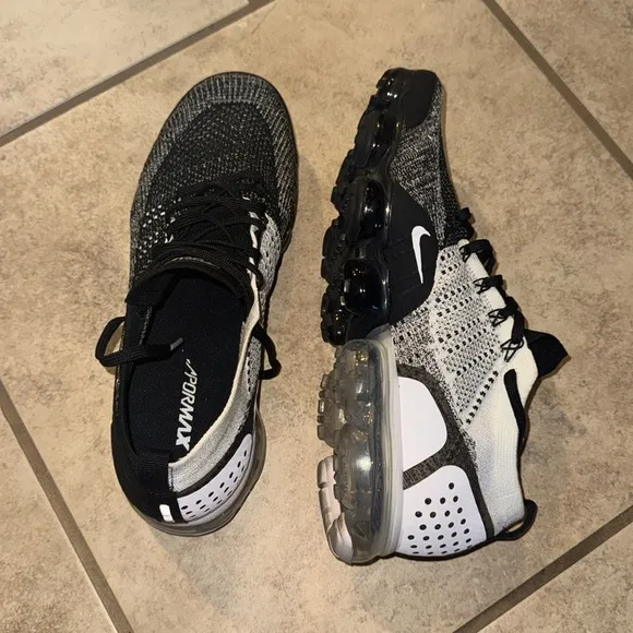 Nike Black and White Vapormax Flyknit Sneakers