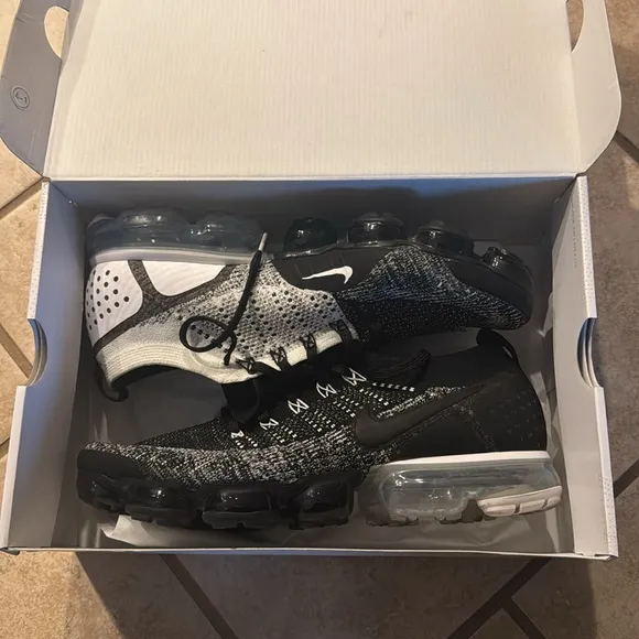 Nike Black and White Vapormax Flyknit Sneakers