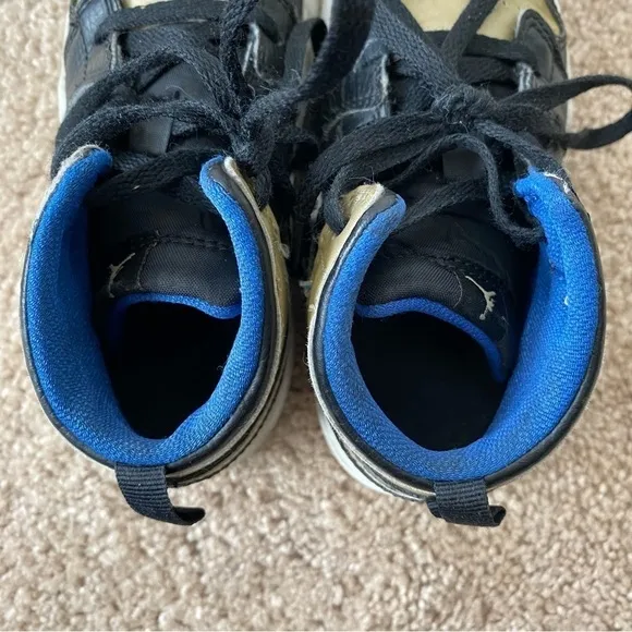 Nike | Boy's Air Jordan 1 Retro Black Gold Sneakers Size 9
